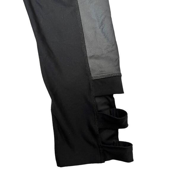 Layers Women's Capri Length Cutout Athletic Sporty  Sides Leggings Sz XS - Picture 2 of 9